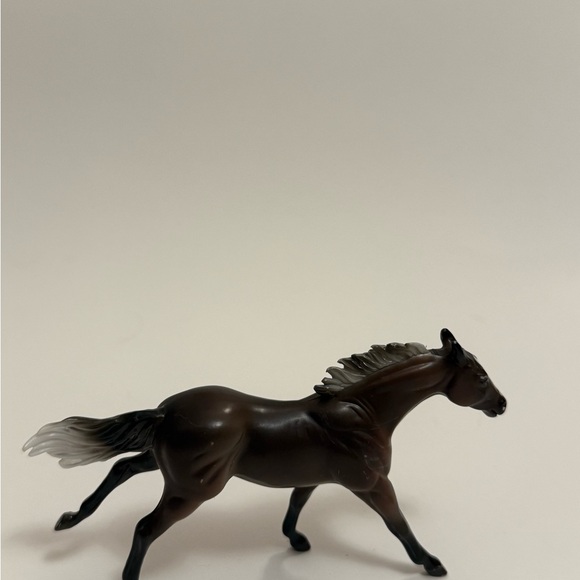 Elegant Brown galloping Breyer Stablemate Model Horse Figurine - Picture 2 of 7
